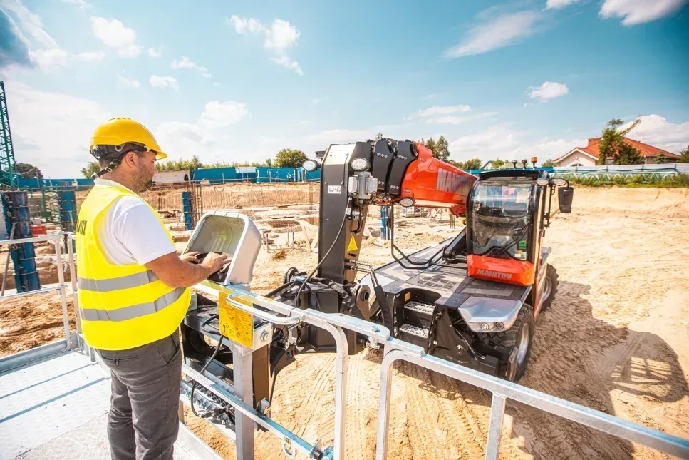 Wynajem ładowarki teleskopowej obrotowej Manitou Vision MRT 2660, miniatura zdjęcia 11 z 11.