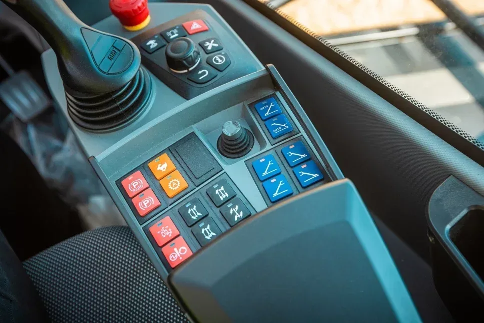 Wynajem ładowarki teleskopowej obrotowej Manitou Vision MRT 2660, miniatura zdjęcia 5 z 11.