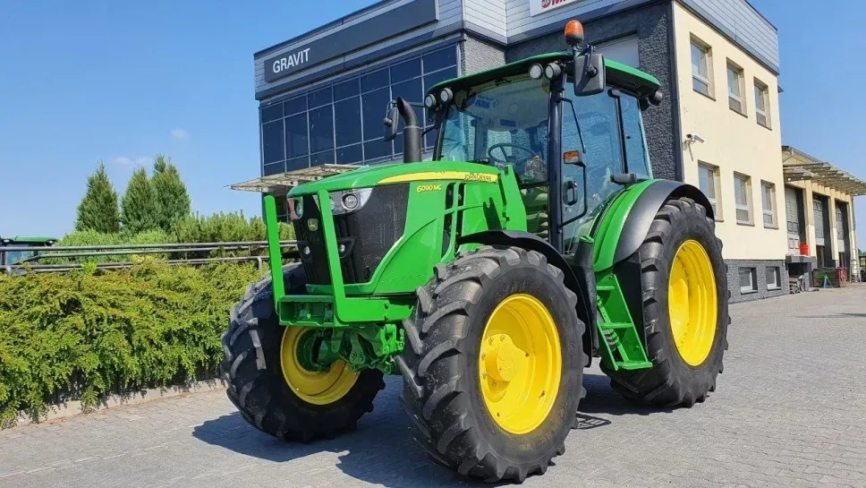 Ciągnik John Deere klasy do 100 KM