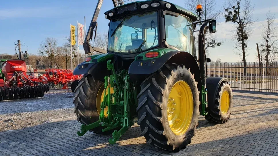Wynajem ciągnika rolniczego John Deere 100-125 KM, miniatura zdjęcia 2 z 12.
