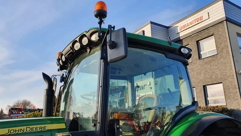 Wynajem ciągnika rolniczego John Deere 100-125 KM, miniatura zdjęcia 3 z 12.