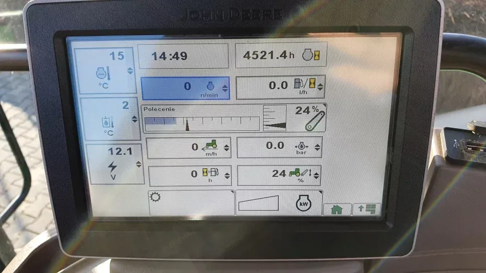 Wynajem ciągnika rolniczego John Deere 100-125 KM, miniatura zdjęcia 8 z 12.