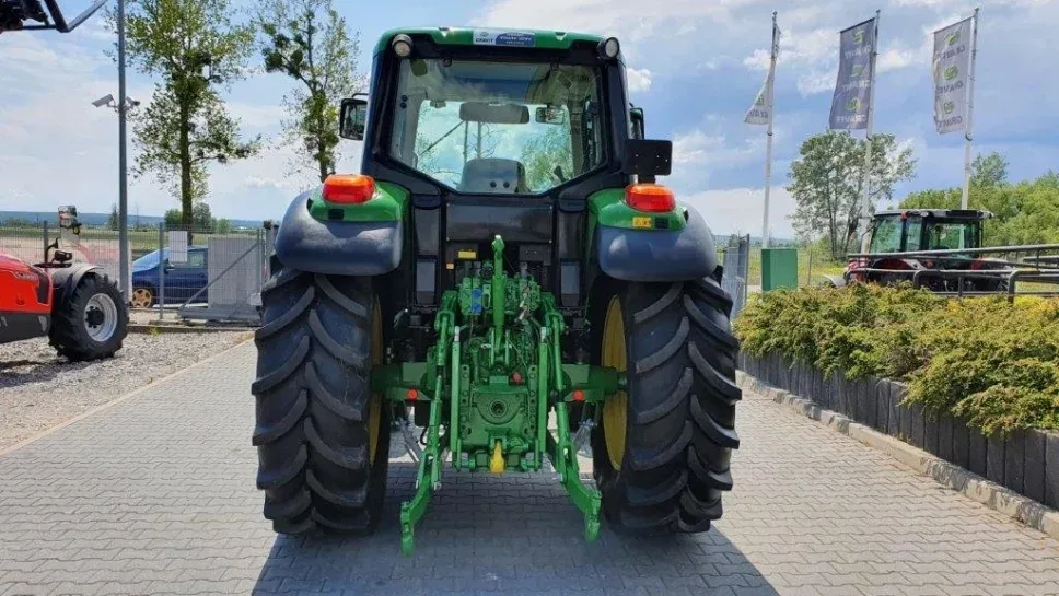 Wynajem ciągnika rolniczego John Deere 120-135 KM, miniatura zdjęcia 4 z 13.