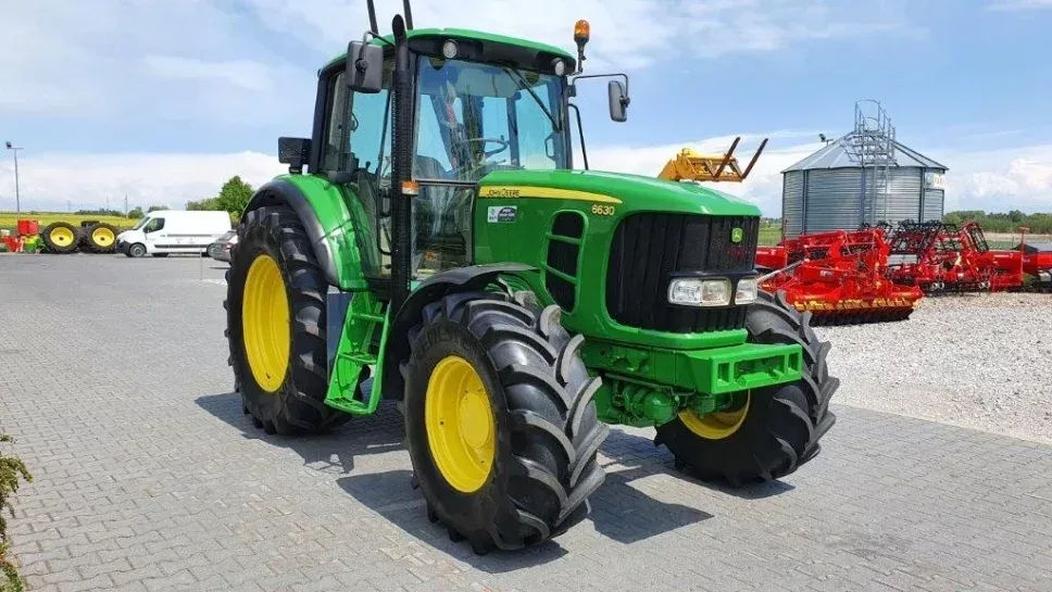 Wynajem ciągnika rolniczego John Deere 120-135 KM, miniatura zdjęcia 2 z 13.