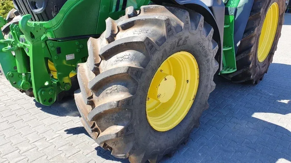 Wynajem ciągnika rolniczego John Deere 140-165 KM, miniatura zdjęcia 13 z 16.