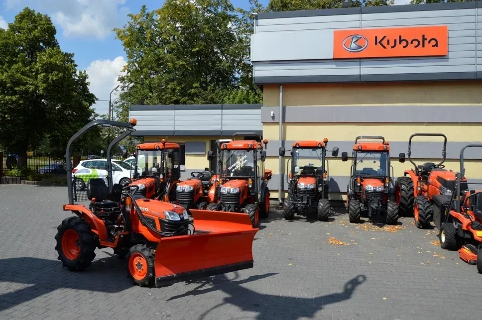 Wynajem: Kubota B1161 - Traktorek Maszyna Kubota B1161 - Traktorek dostępna w ofercie wynajmu.