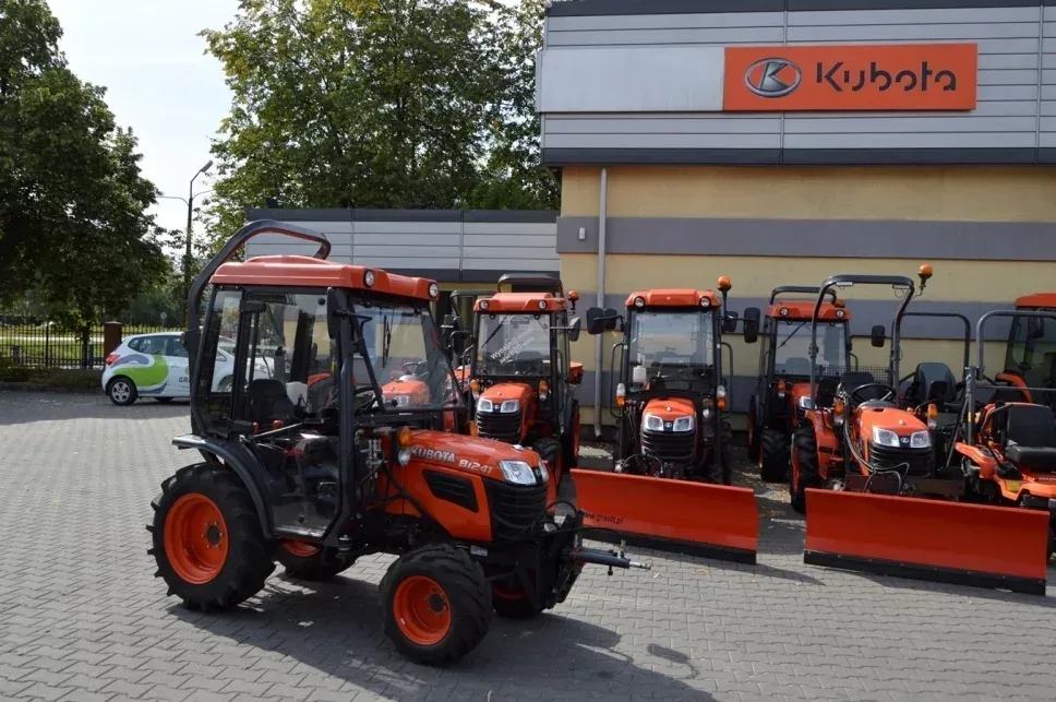 Wynajem: Kubota B1241 - Traktorek Maszyna Kubota B1241 - Traktorek dostępna w ofercie wynajmu.