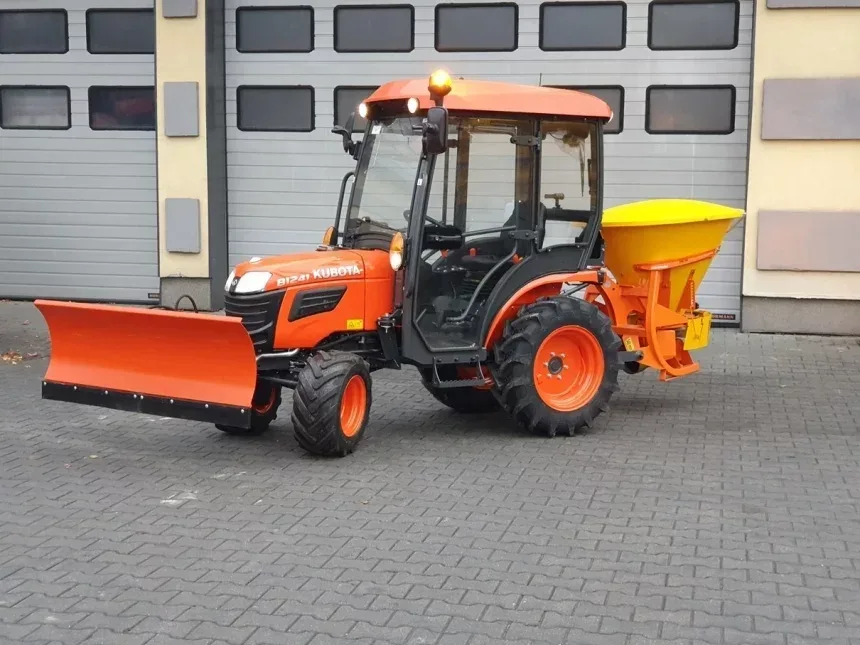 Wynajem traktorka Kubota B1241, miniatura zdjęcia 3 z 8.