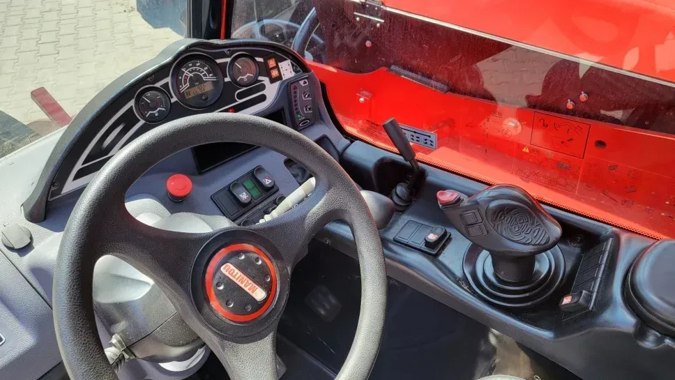Wynajem ładowarki teleskopowej Manitou MT 933, miniatura zdjęcia 5 z 5.