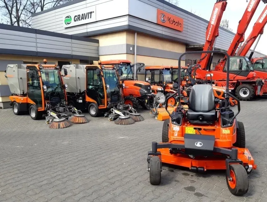 Wynajem profesjonalnej kosiarki komunalnej Kubota ZD 1211R, miniatura zdjęcia 2 z 3.