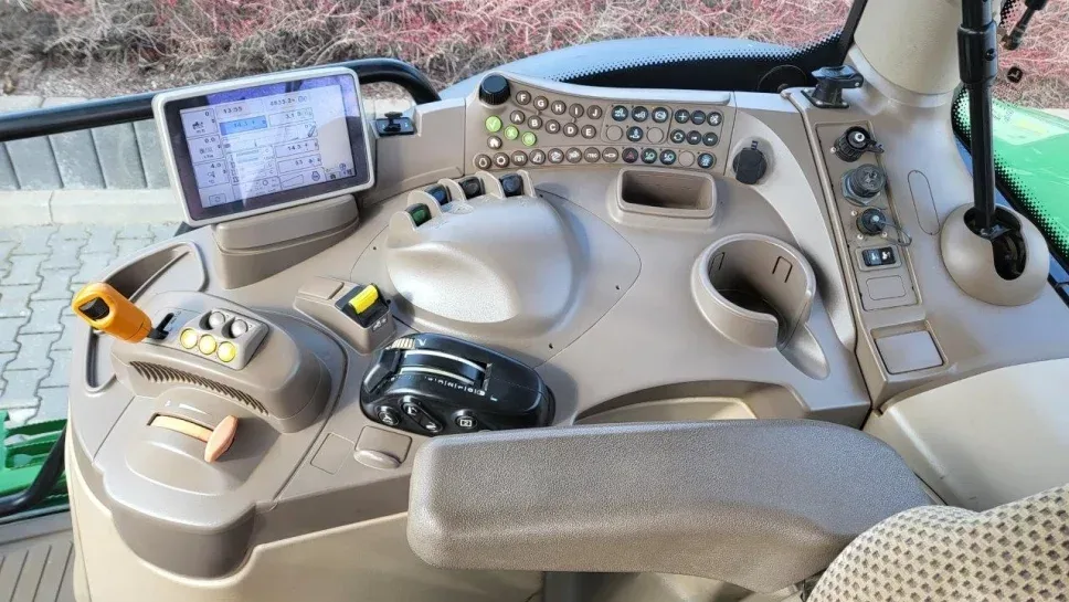 Wynajem ciągnika rolniczego John Deere 200-225 KM, miniatura zdjęcia 11 z 18.