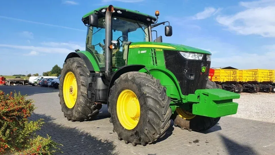 Wynajem ciągnika rolniczego John Deere 230-265 KM, miniatura zdjęcia 2 z 13.
