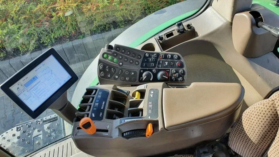 Wynajem ciągnika rolniczego John Deere 230-265 KM, miniatura zdjęcia 5 z 13.