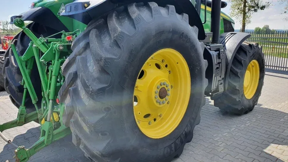 Wynajem ciągnika rolniczego John Deere 270-295 KM, miniatura zdjęcia 14 z 19.
