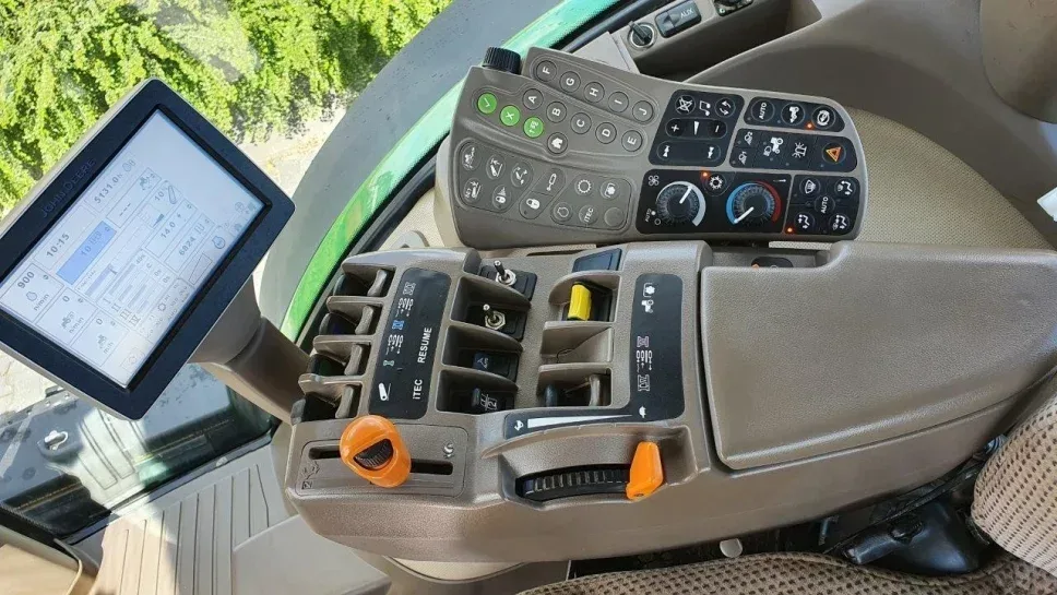Wynajem ciągnika rolniczego John Deere 270-295 KM, miniatura zdjęcia 9 z 19.