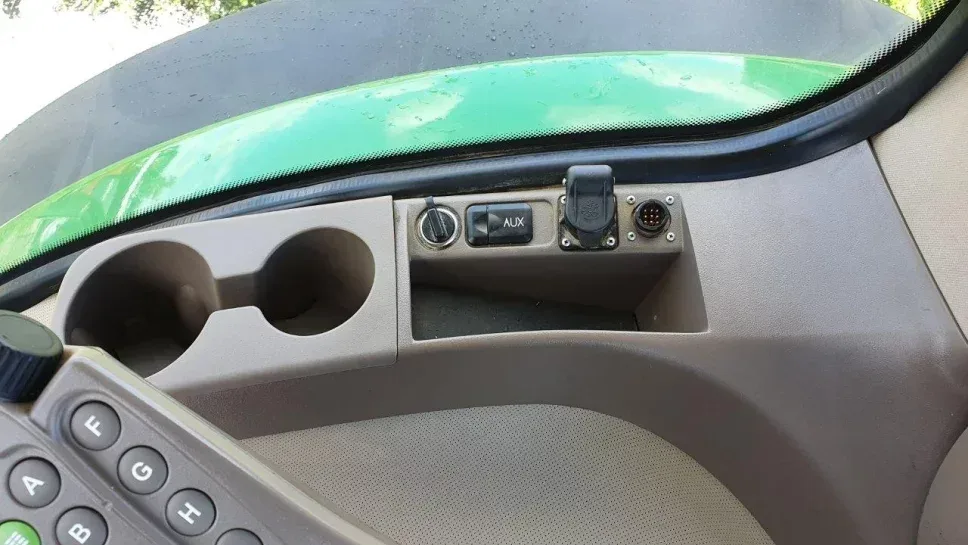 Wynajem ciągnika rolniczego John Deere 270-295 KM, miniatura zdjęcia 8 z 19.