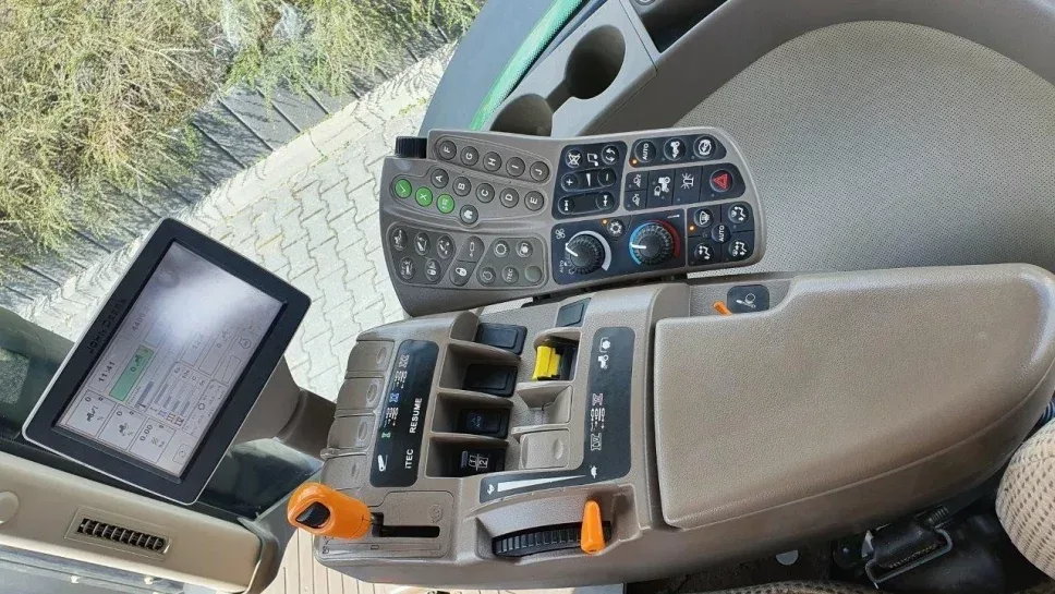Wynajem ciągnika rolniczego John Deere powyżej 300 KM, miniatura zdjęcia 8 z 17.