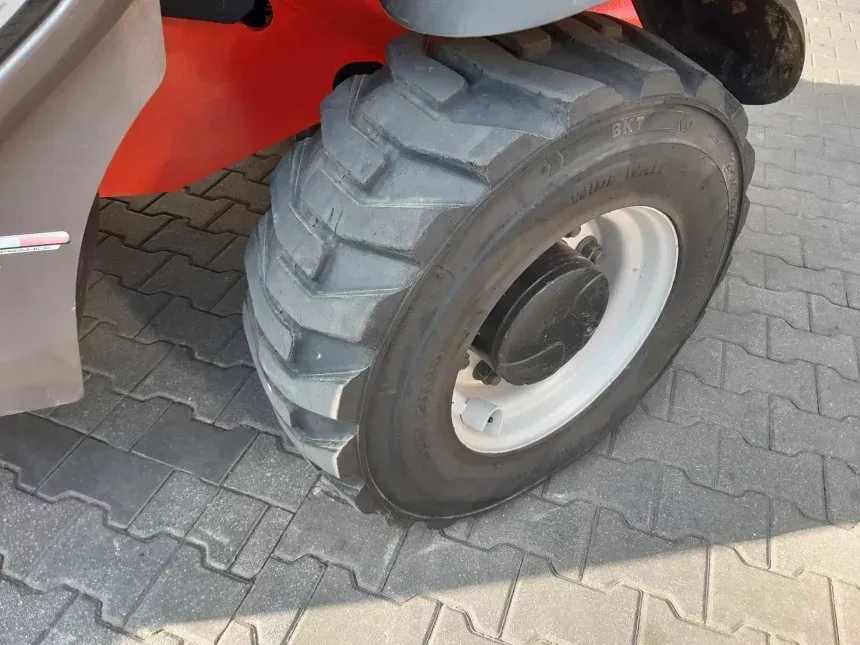 Wynajem ładowarki teleskopowej Manitou MT 625, miniatura zdjęcia 9 z 11.
