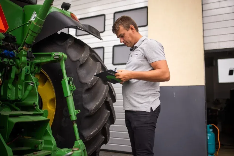 Galeria serwisu — zdjęcie 2 Praca serwisu GRAVIT przy maszynach, zdjęcie 2 z 8.