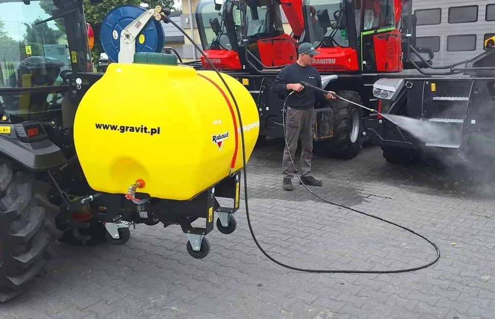 Wynajem ciągnika Kubota L2, miniatura zdjęcia 5 z 9.