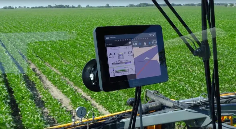 Jak rolnictwo precyzyjne ogranicza koszty paliwa i nawożenia? GPS do ciągnika i nawigacja rolnicza