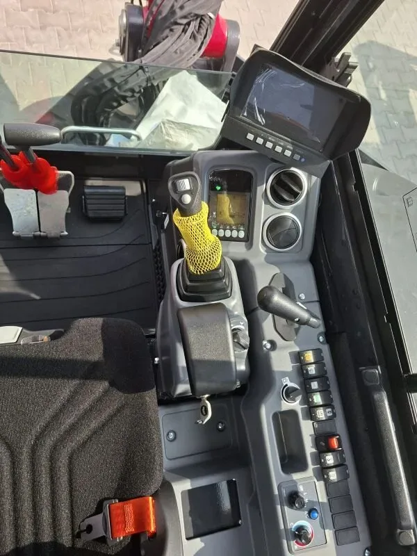 Wynajem koparki gąsienicowej Yanmar SV60, miniatura zdjęcia 10 z 11.