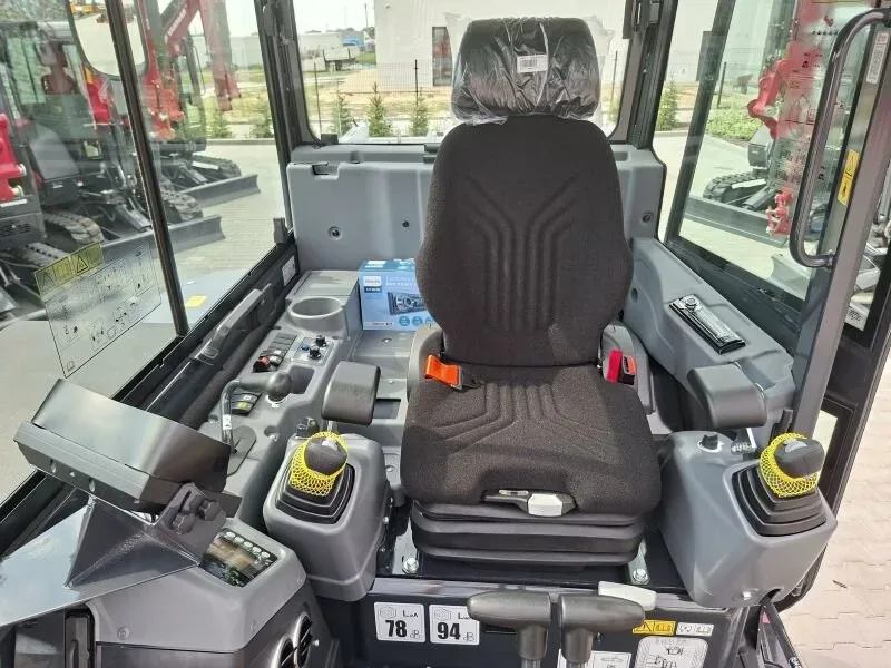 Wynajem koparki gąsienicowej Yanmar SV60, miniatura zdjęcia 9 z 11.