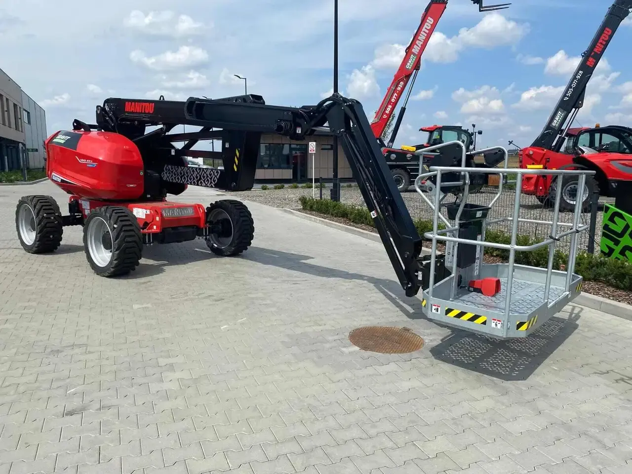 Galeria: Ładowarki teleskopowe Manitou Maszyna z kategorii ładowarki teleskopowe manitou, zdjęcie 2 z oferty.