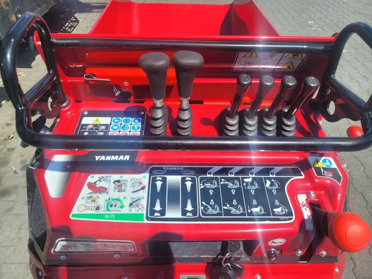 Wynajem wozidła samozaładowczego Yanmar C08, miniatura zdjęcia 8 z 9.